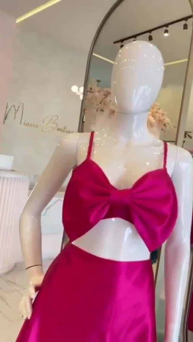 Post 6 by Miana Boutique on Instagram (video)