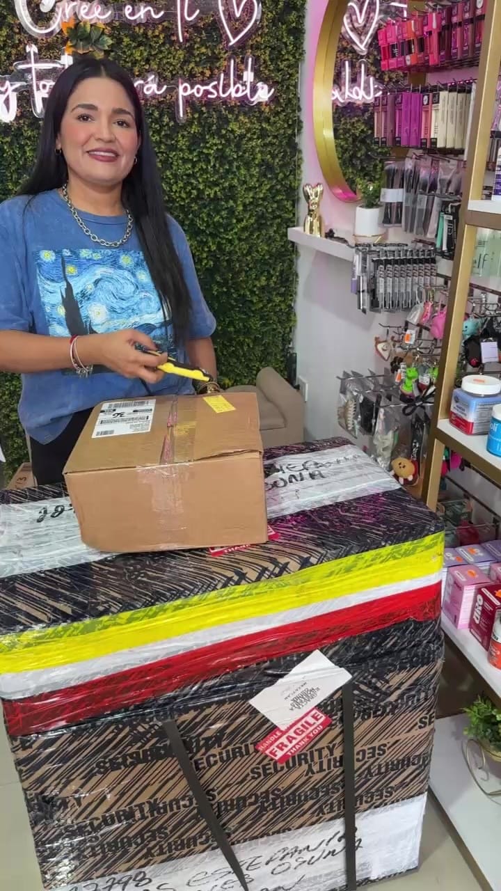 Post 1 by Estefana Cosmetics on Instagram (video)