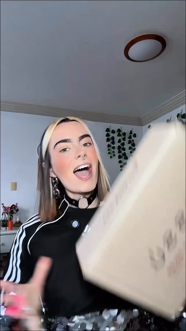 Post 3 by Bissú Cosmetics Mx on Instagram (video)