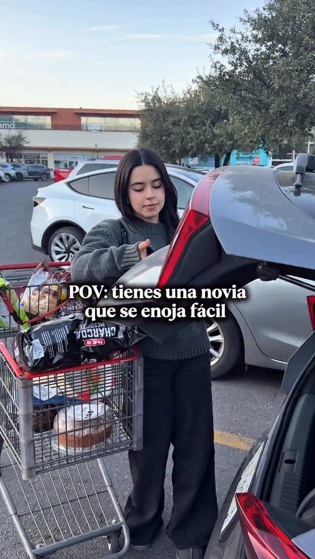 Post 4 by Carolina Herrera on Instagram (video)