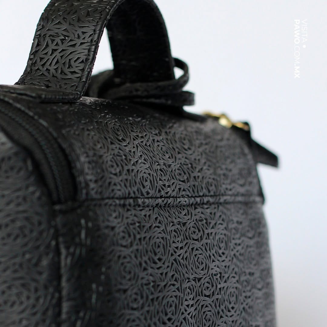 Post 7 by Pawo | Bolsas y accesorios on Instagram (carousel)