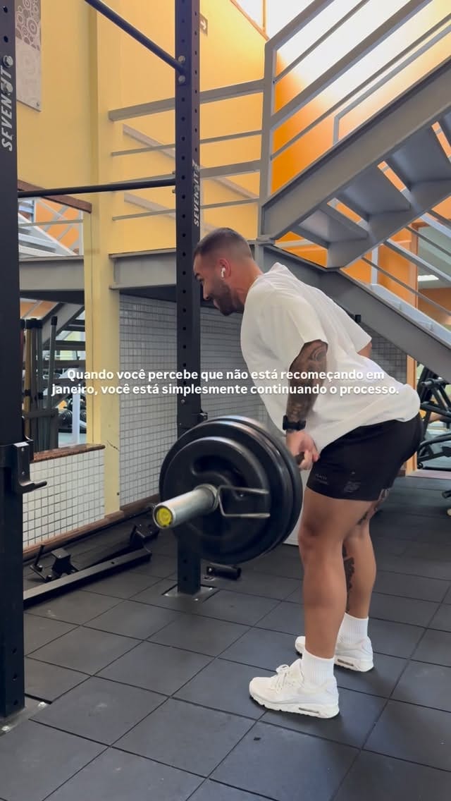 Post 8 by LUCAS BARREIRA | Lifestyle e Treinos on Instagram (video)