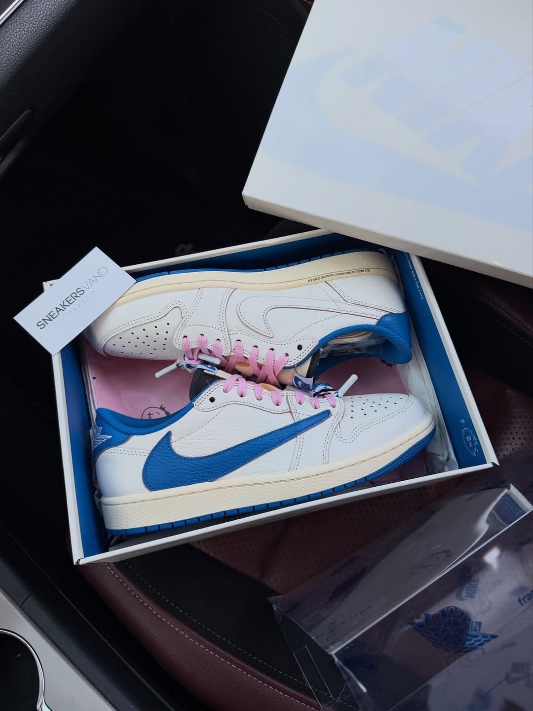 Post 2 by sneakersvand on Instagram (carousel)