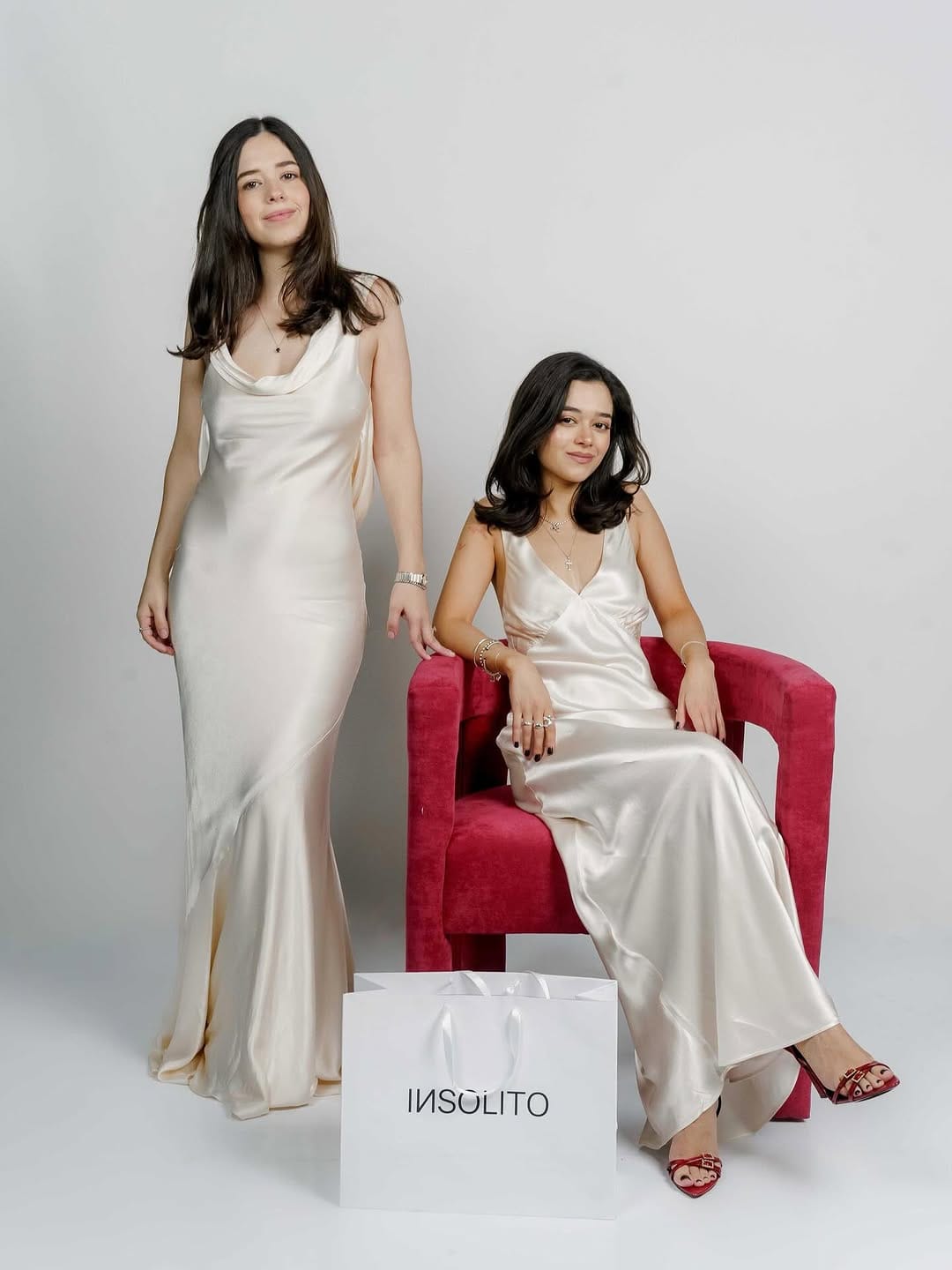 Post 8 by IИSOLITO — venta de vestidos on Instagram (carousel)