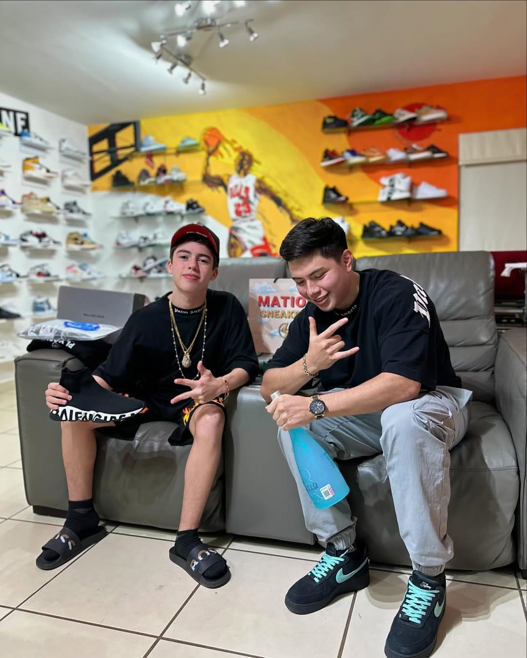 Post 9 by Mation SNKRS⚡ on Instagram (carousel)