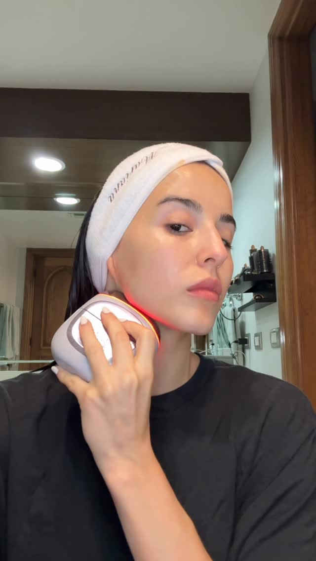Post 1 by BLOOMS & BLENDS SKINCARE ® on Instagram (video)