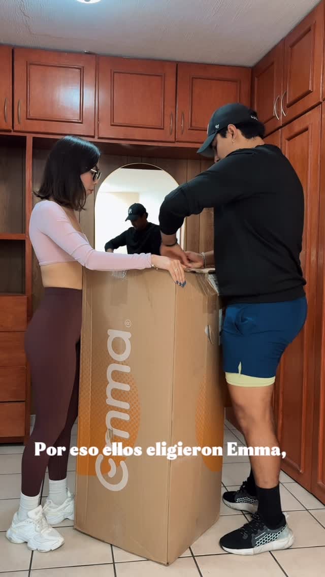 Post 2 by Emma Sleep Mexico on Instagram (video)