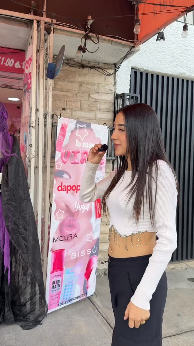 Post 6 by Cosméticos | Skincare | Accesorios on Instagram (video)