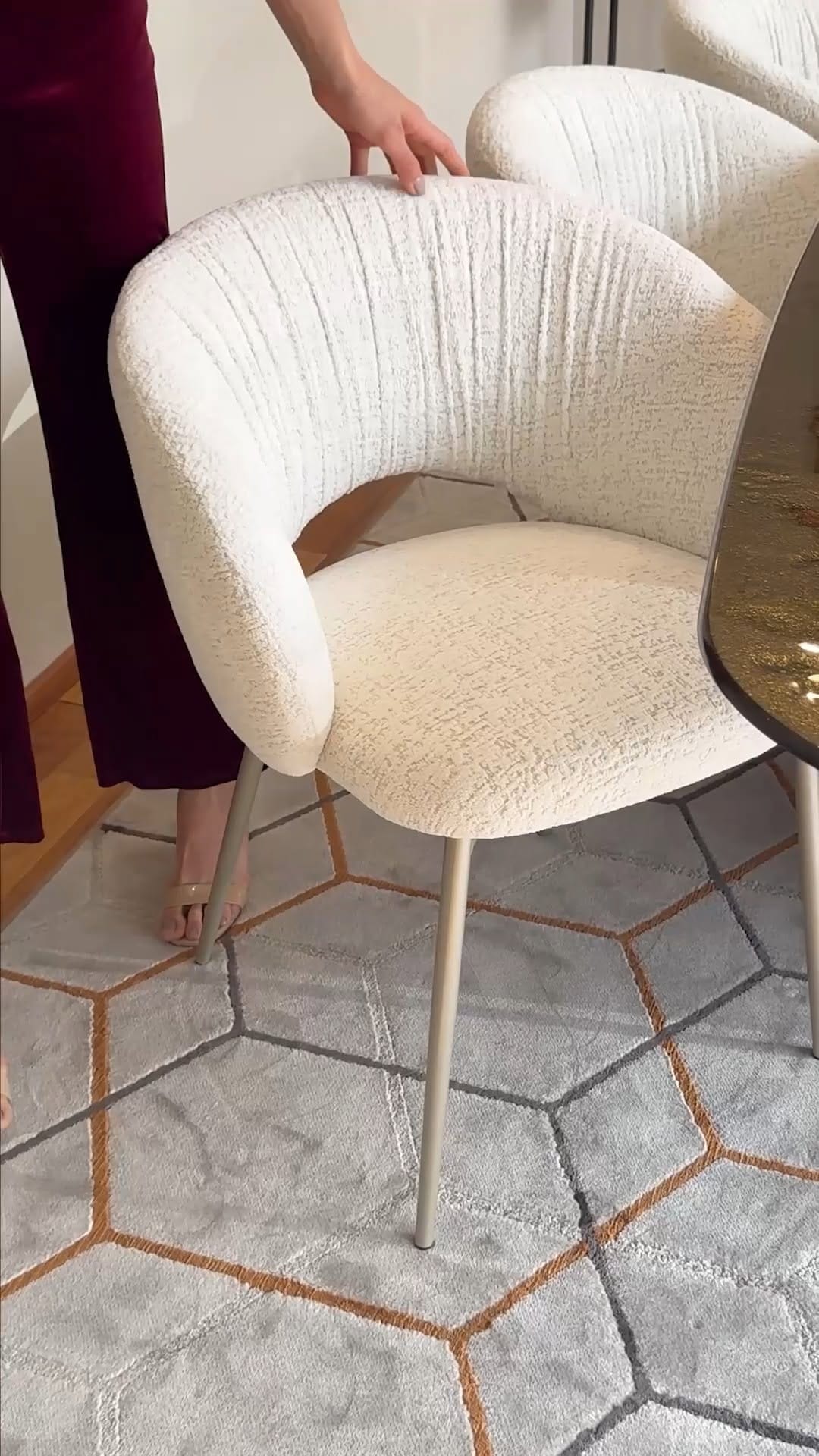 Post 3 by Calligaris México on Instagram (video)