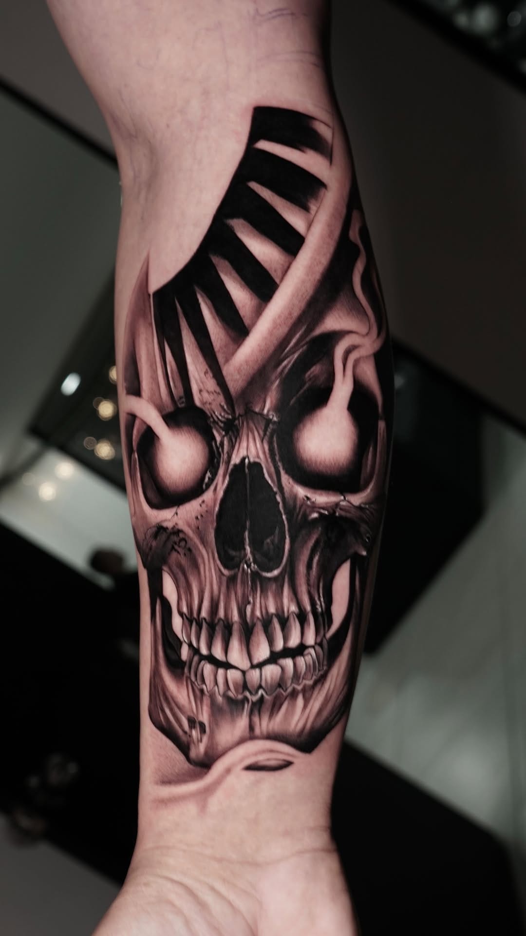 Post 5 by Adrian Sánchez Tatuador on Instagram (video)