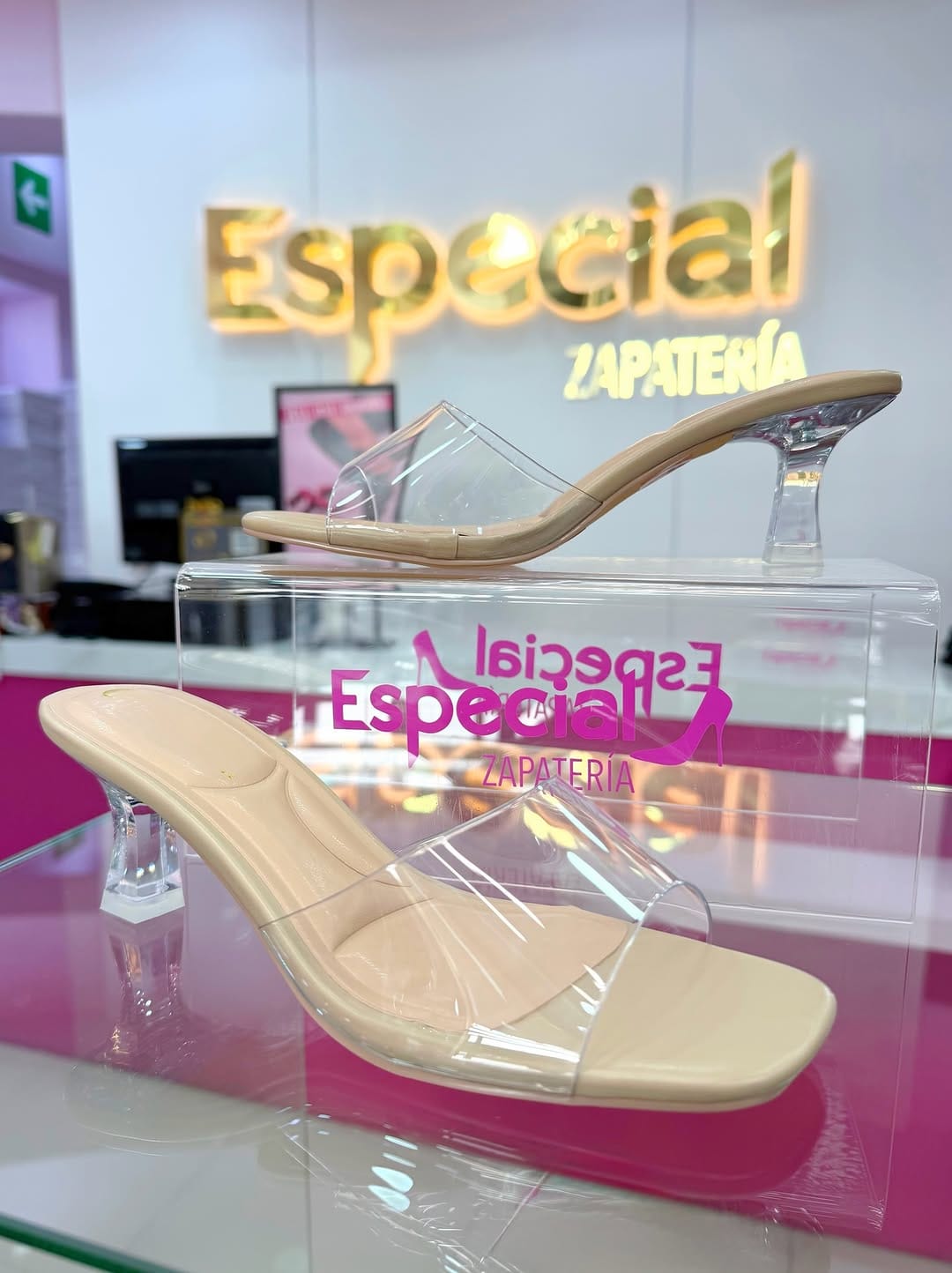 Post 8 by Especialzapateria on Instagram (carousel)