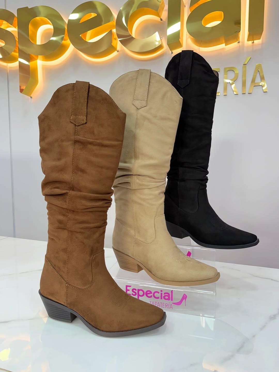 Post 4 by Especialzapateria on Instagram (carousel)