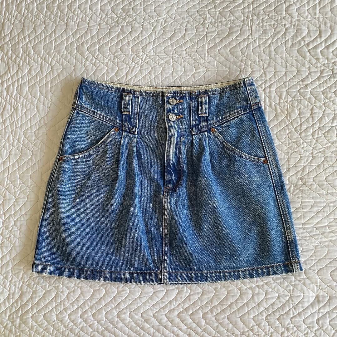Post 4 by 𝑚 𝑖 𝑠 𝑠  𝑎 𝑡 𝑜 𝑚 𝑖 𝑐 on Instagram (carousel)