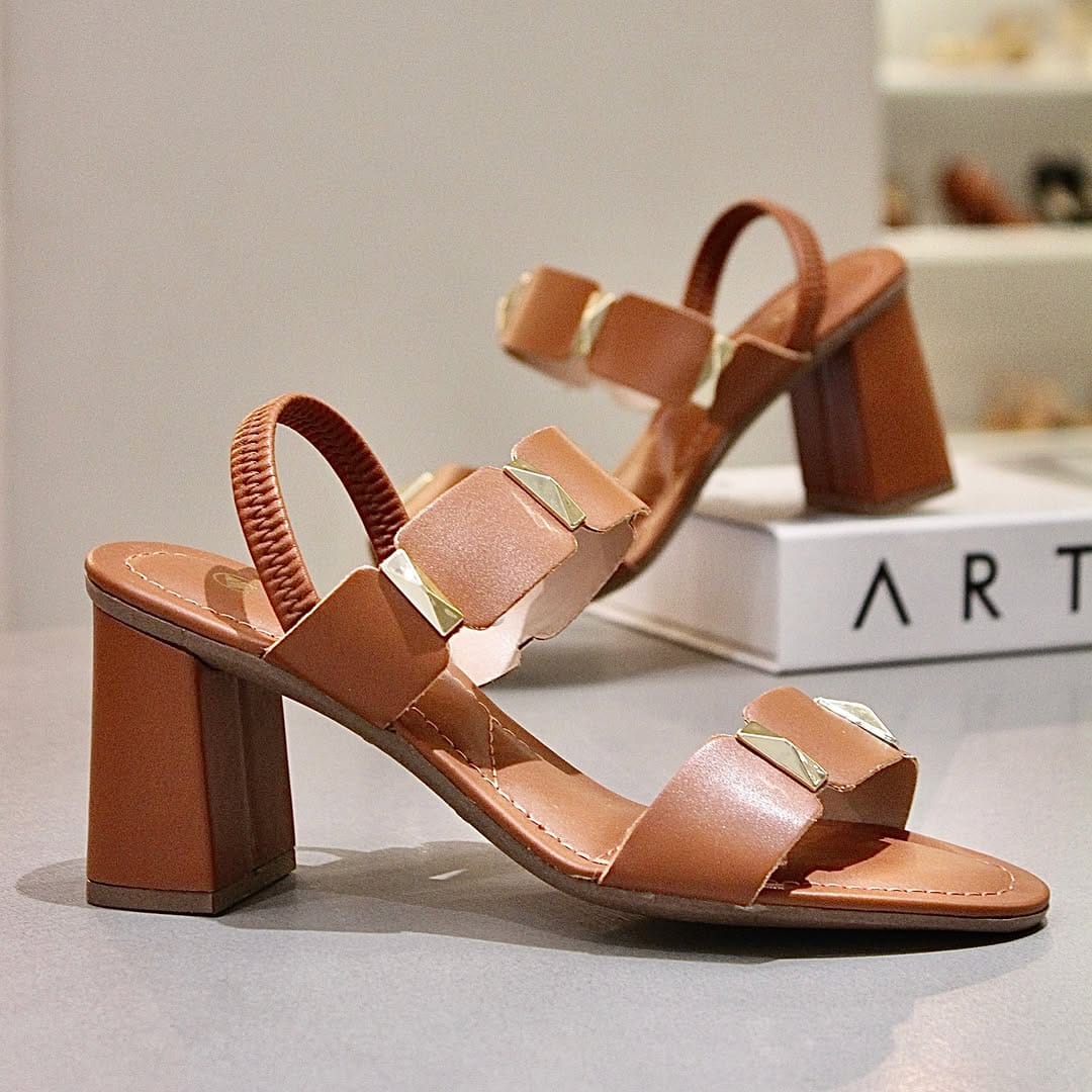 Post 5 by Cereja Rosa Sapatos Feminino on Instagram (carousel)