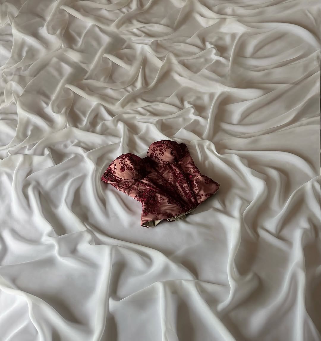 Post 1 by 𝗖𝗔𝗥𝗠𝗘𝗦𝗦𝗜𝗘 on Instagram (image)