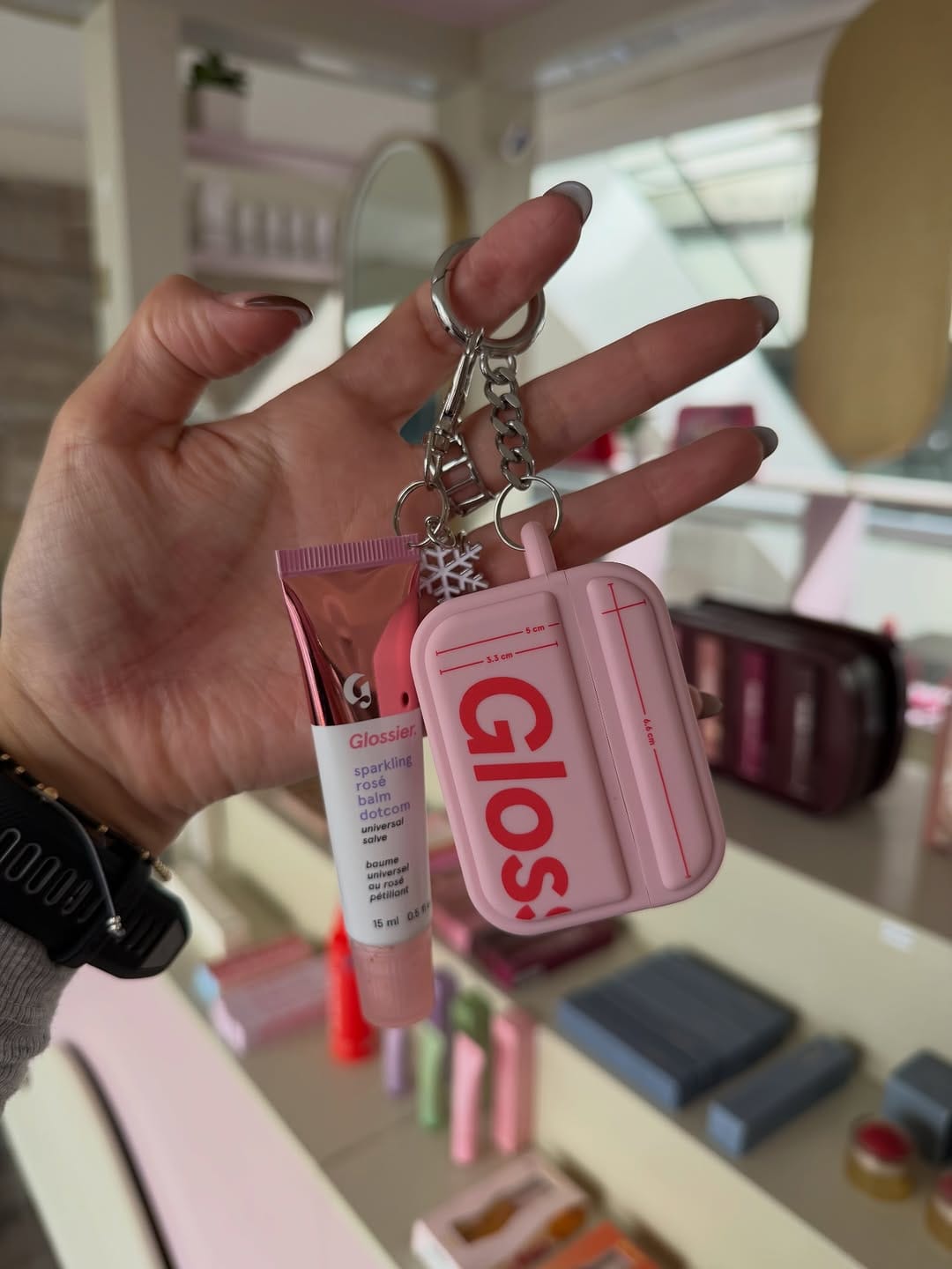 Post 5 by glowee dot® on Instagram (carousel)