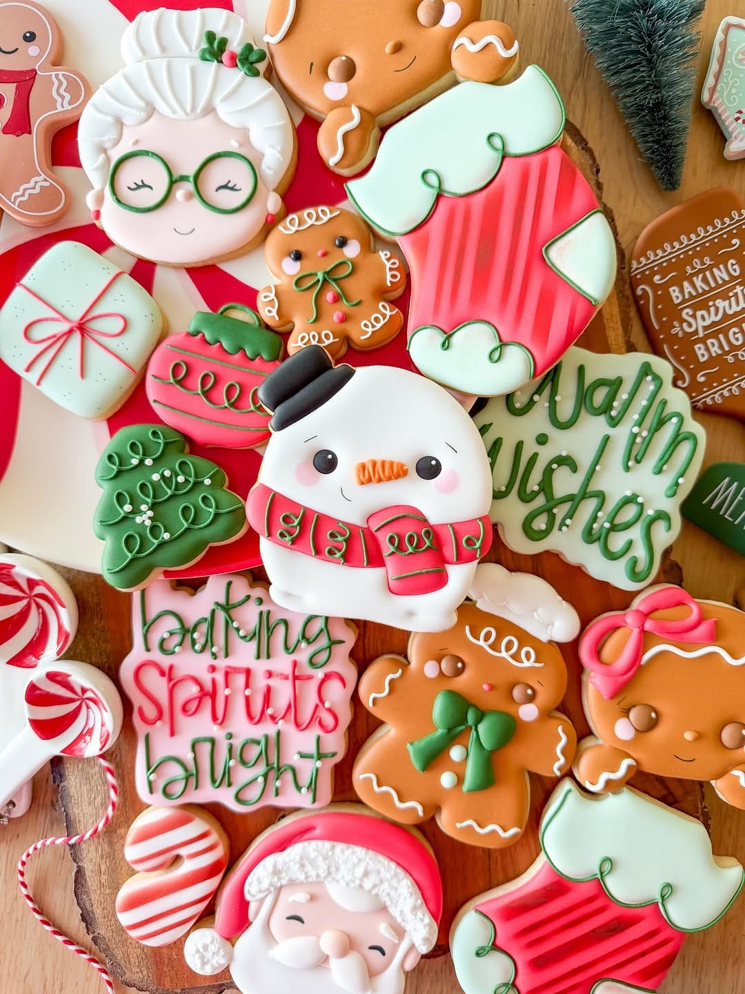 Post 7 by Súkkar. | Custom Sugar Cookies by Aldara on Instagram (carousel)