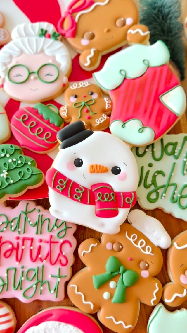 Post 2 by Súkkar. | Custom Sugar Cookies by Aldara on Instagram (video)