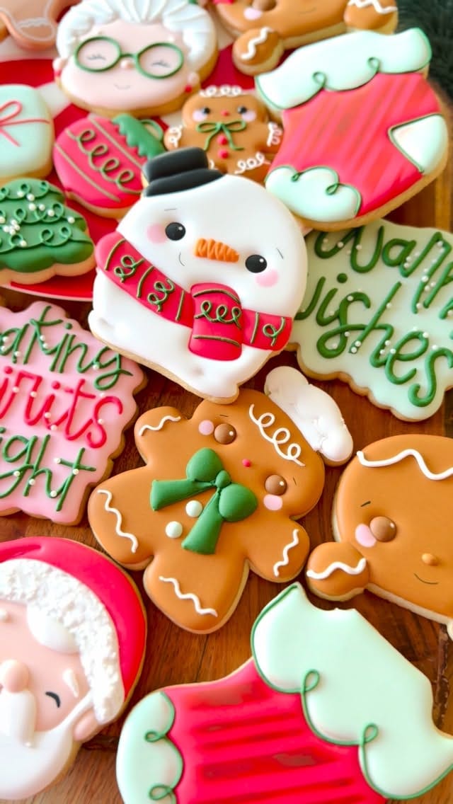 Post 6 by Súkkar. | Custom Sugar Cookies by Aldara on Instagram (video)
