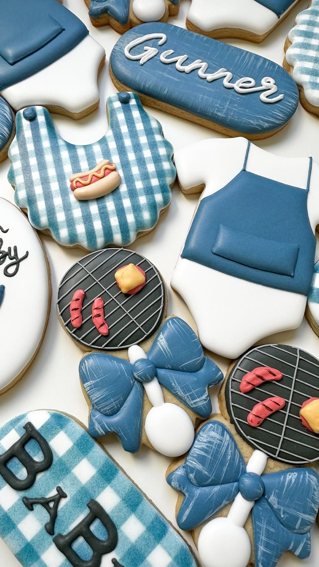Post 10 by Súkkar. | Custom Sugar Cookies by Aldara on Instagram (video)
