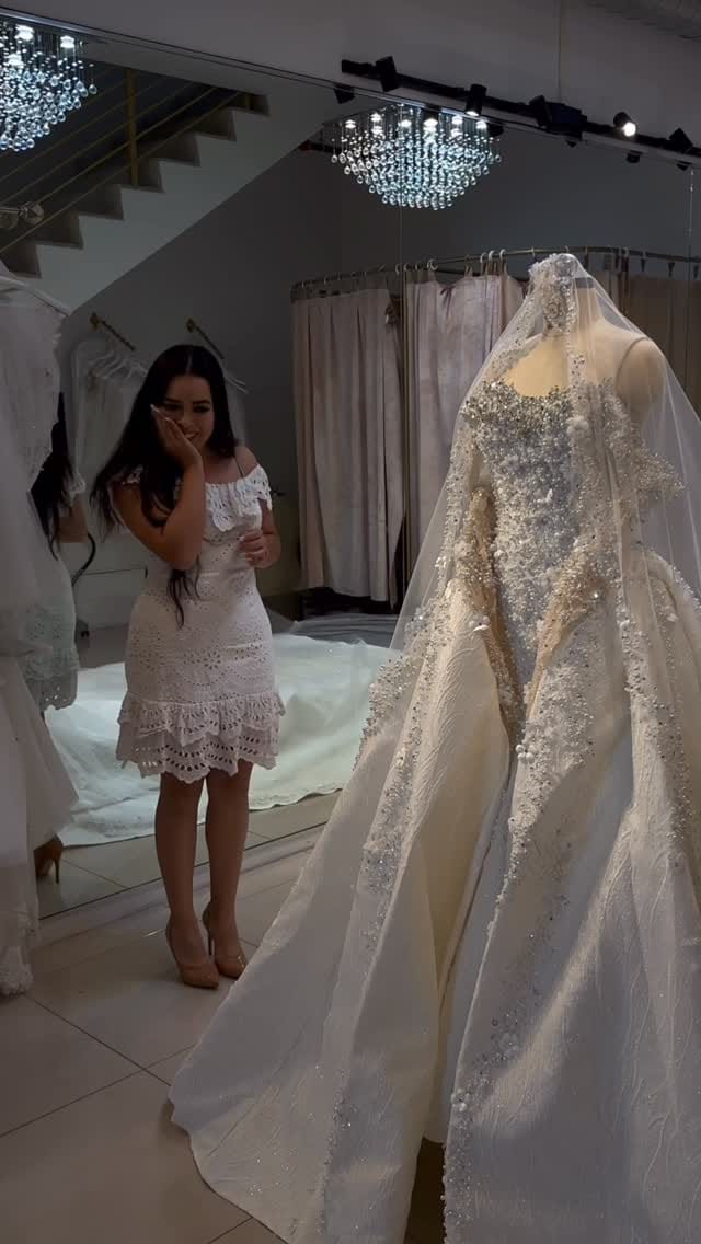 Post 7 by 𝑹𝒐𝒚𝒂𝒍 𝑳𝒊𝒍𝒚 on Instagram (video)