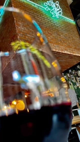 Post 9 by Vivo el Vino México on Instagram (video)