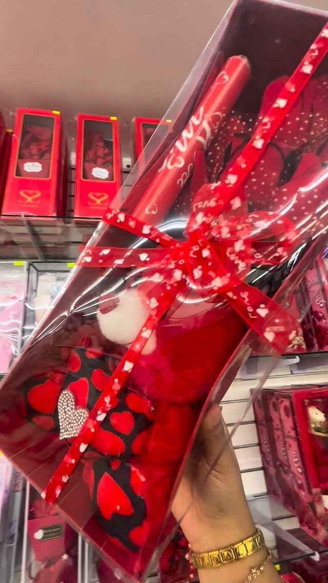 Post 2 by 𝐜𝐨𝐬𝐦𝐞́𝐭𝐢𝐜𝐨𝐬 𝐚𝐧𝐝𝐫𝐞𝐚 on Instagram (video)