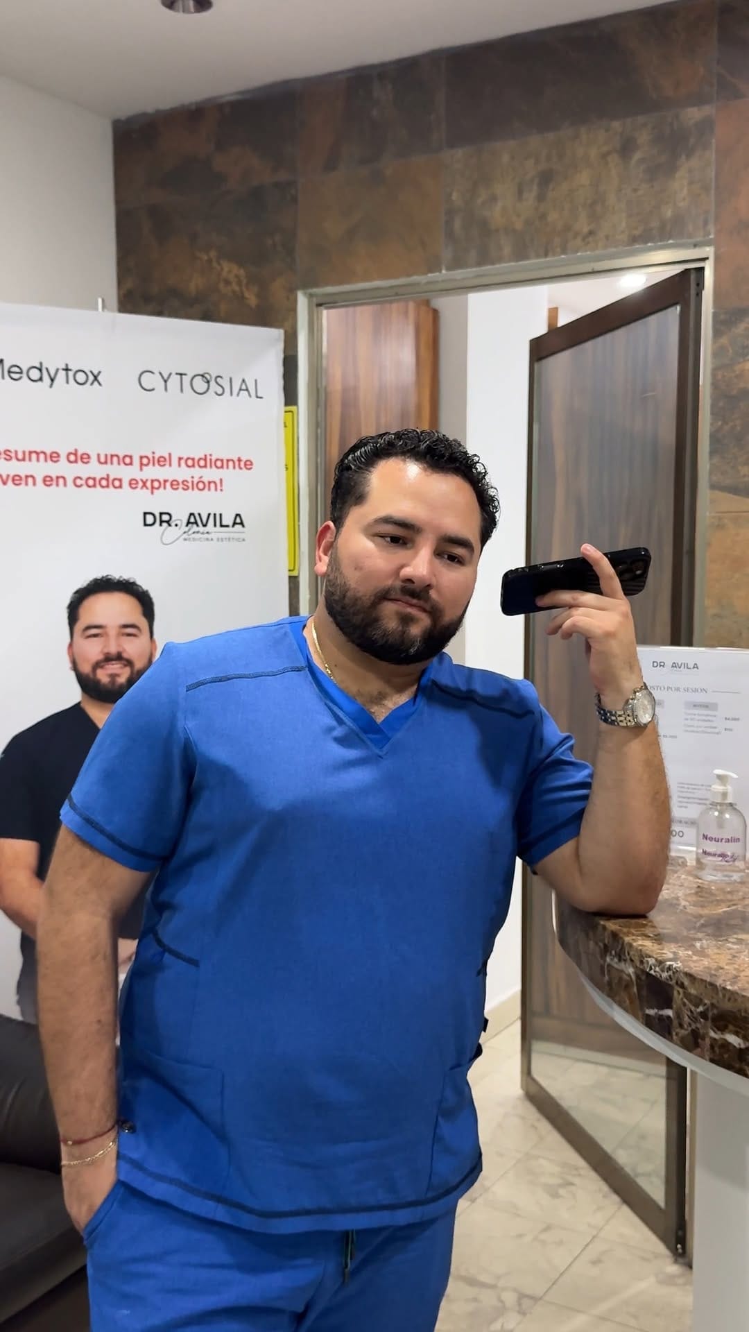 Post 4 by Dr. Jorge Ávila Colonia | Rinomodelación | Labios | Hilos on Instagram (video)