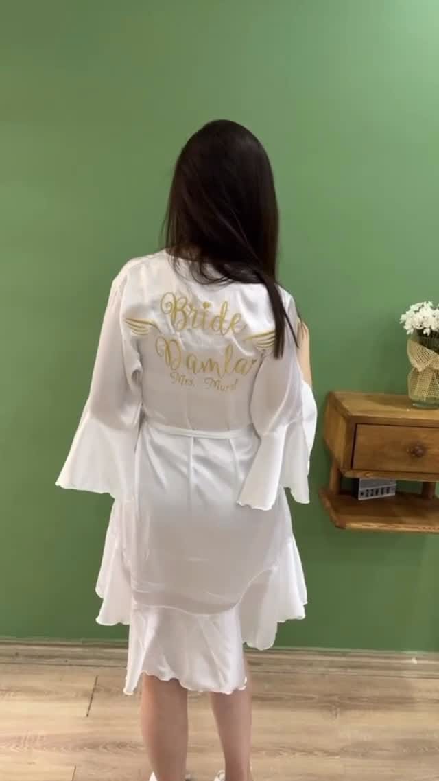 Post 1 by Gelin Sabahlığı Bride Sabahlık on Instagram (video)