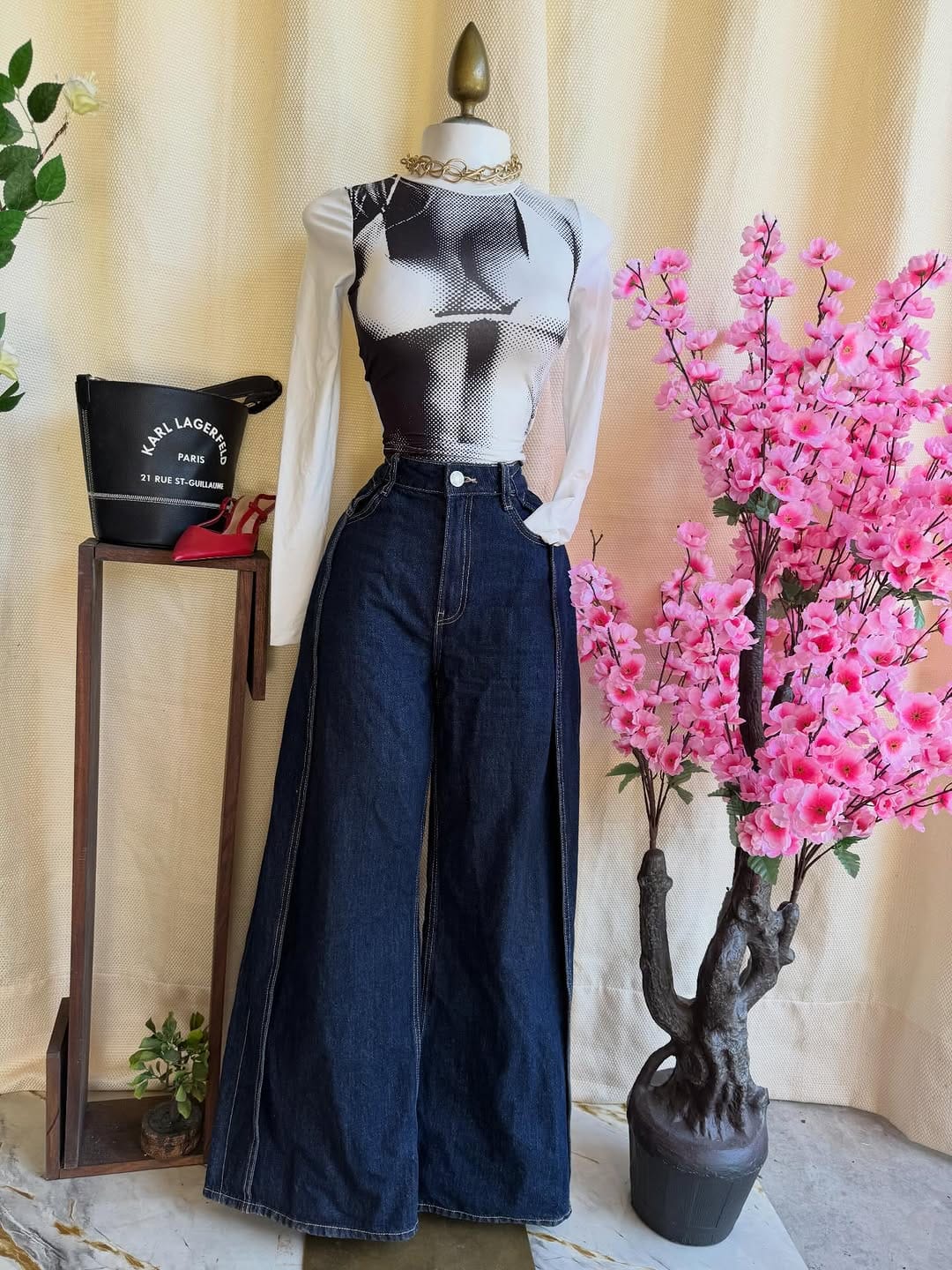 Post 2 by Leon's Fashion Store🍁 on Instagram (carousel)