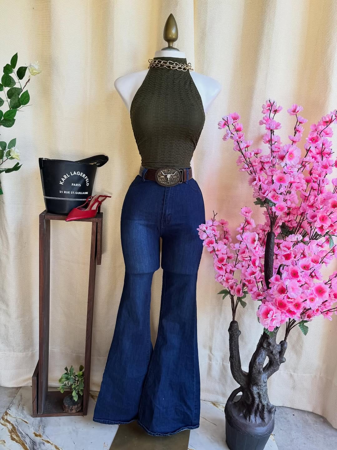 Post 3 by Leon's Fashion Store🍁 on Instagram (carousel)