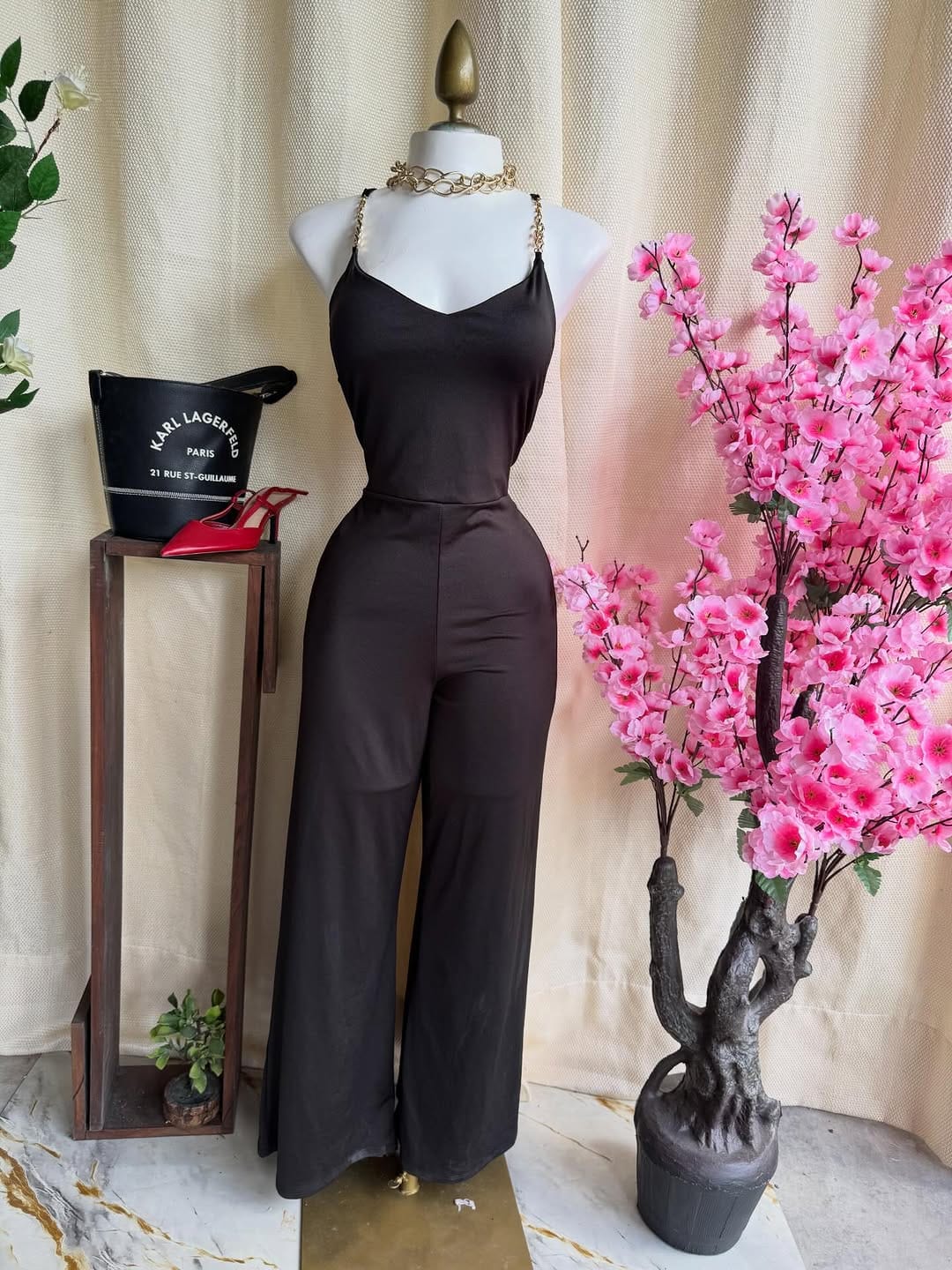 Post 6 by Leon's Fashion Store🍁 on Instagram (carousel)