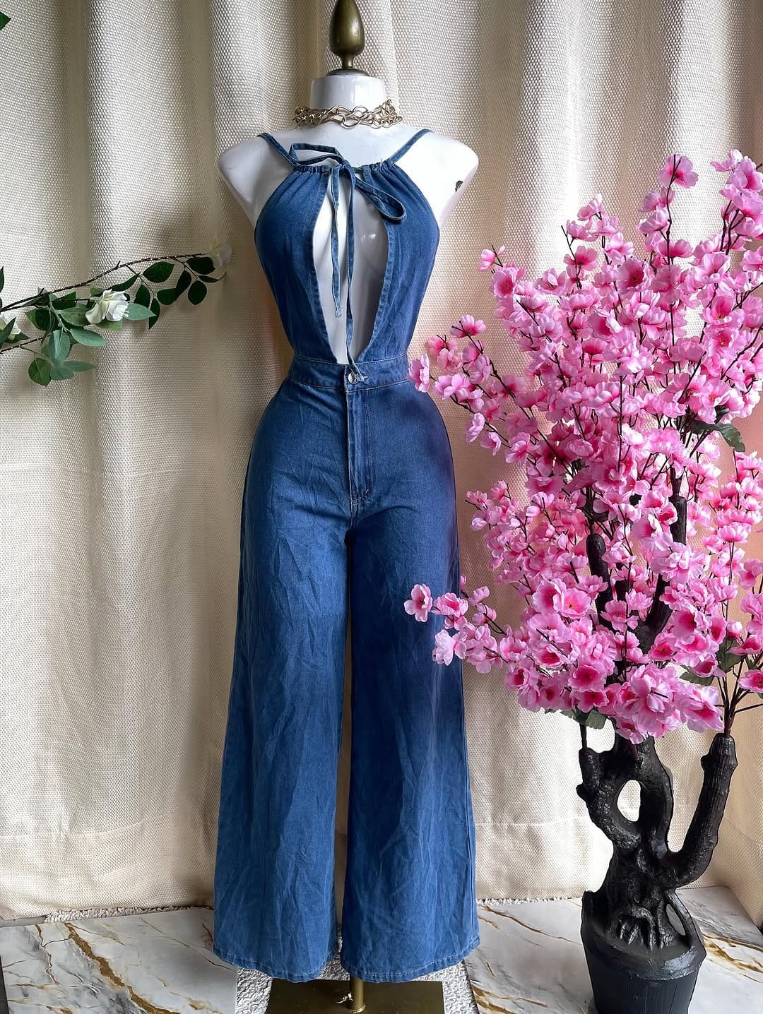 Post 8 by Leon's Fashion Store🍁 on Instagram (carousel)