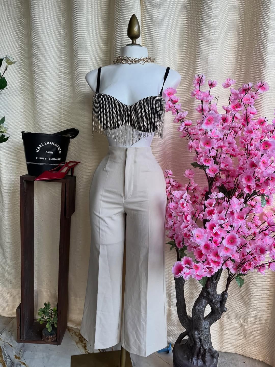 Post 7 by Leon's Fashion Store🍁 on Instagram (carousel)