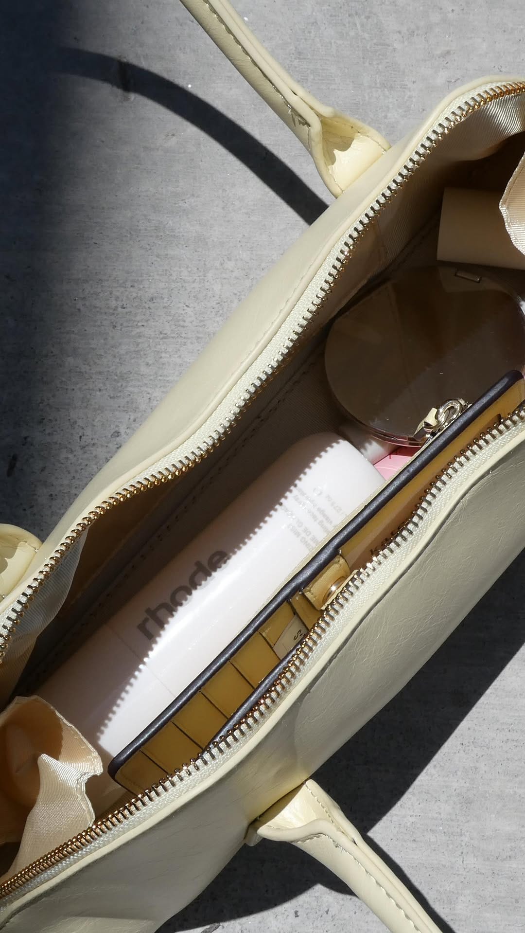 Post 2 by Sac Boutique on Instagram (video)