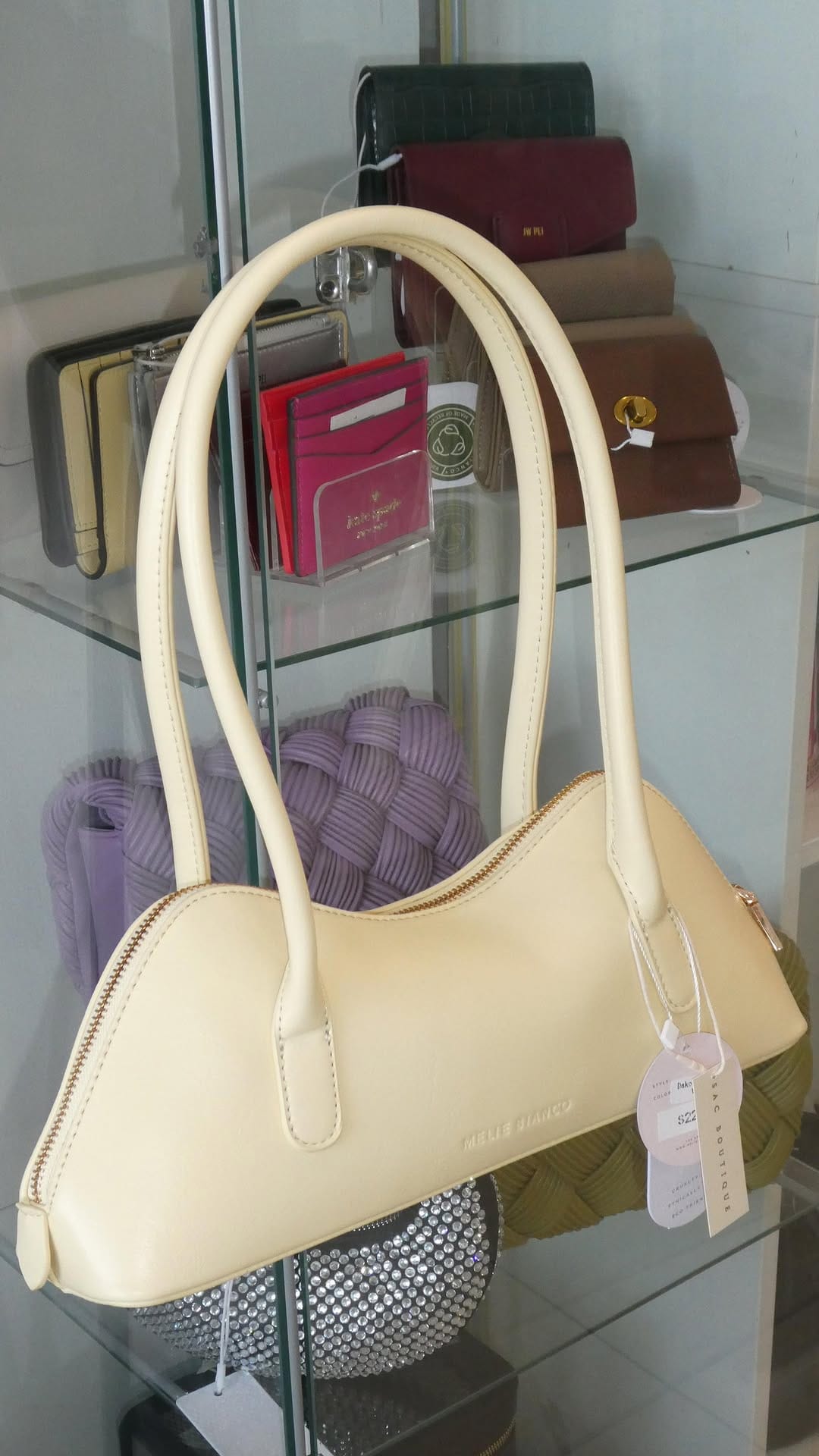 Post 4 by Sac Boutique on Instagram (video)