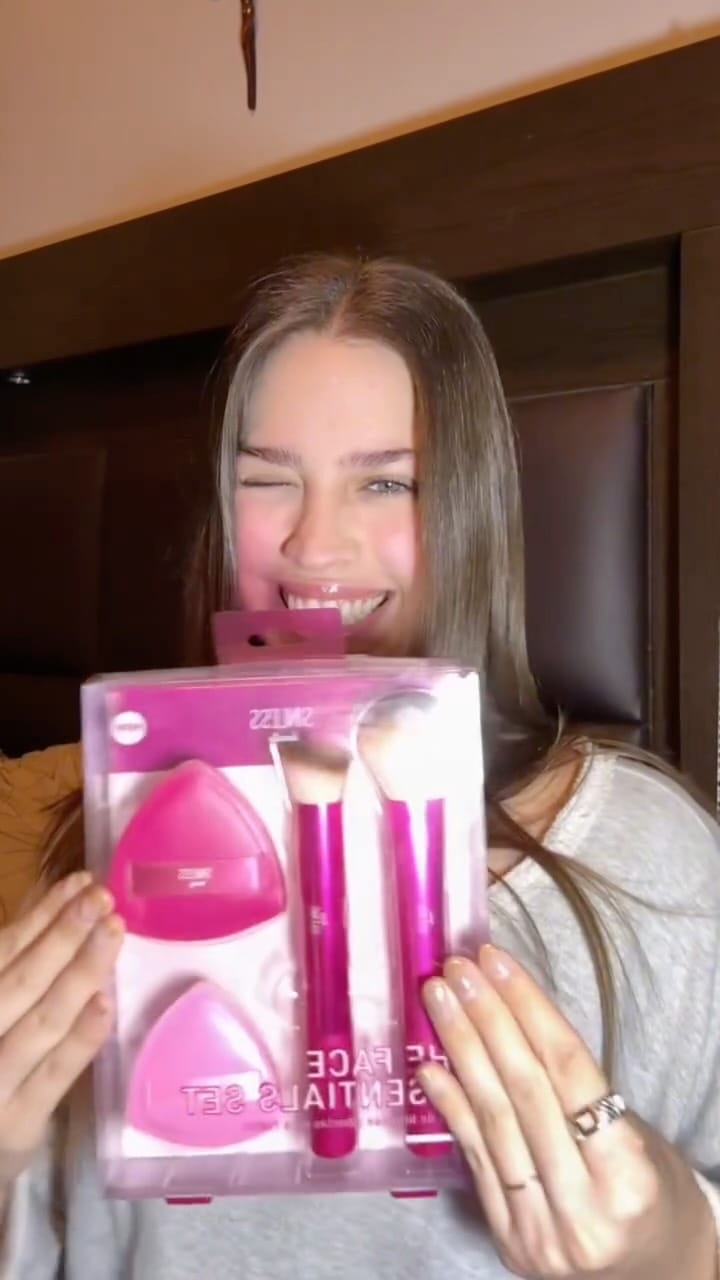 Post 8 by SINLESS BEAUTY on Instagram (video)