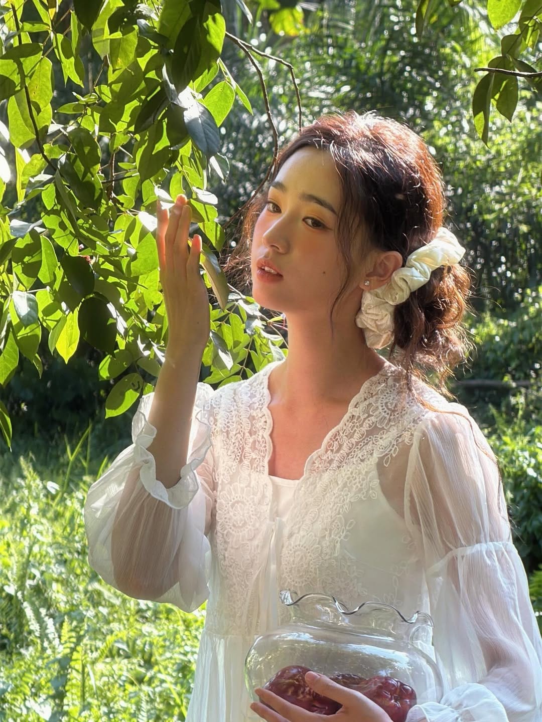 Post 3 by LEONAYEW 新娘化妆师 on Instagram (carousel)