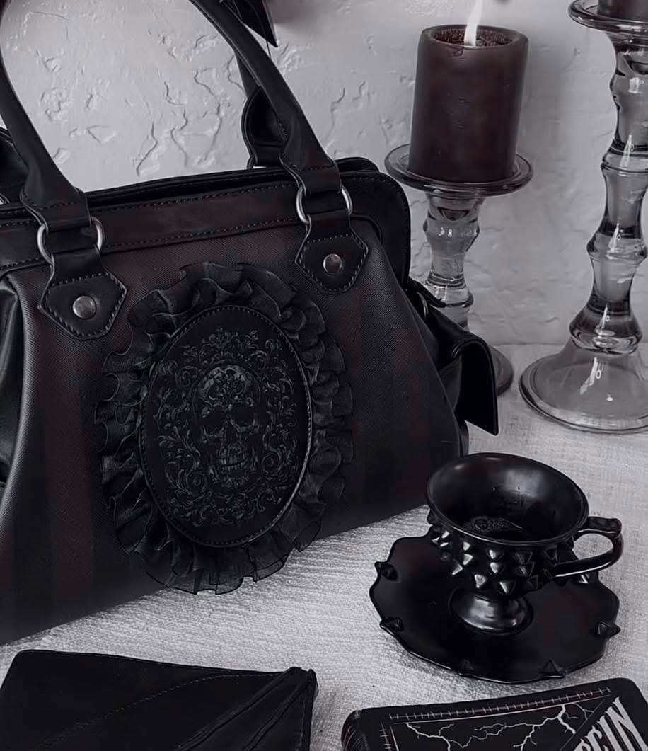 Post 3 by 𝕸𝖆𝖑𝖎𝖈𝖊  🖤 on Instagram (carousel)