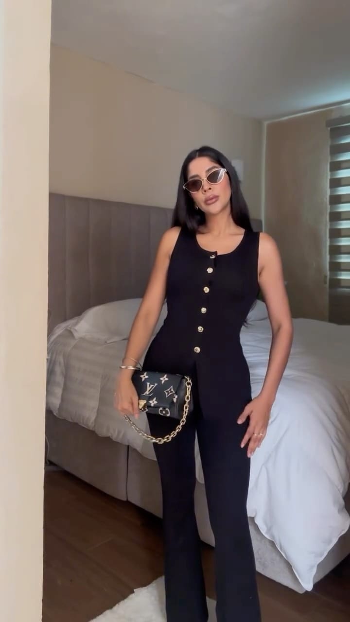 Post 3 by KAZMINA Boutique on Instagram (video)
