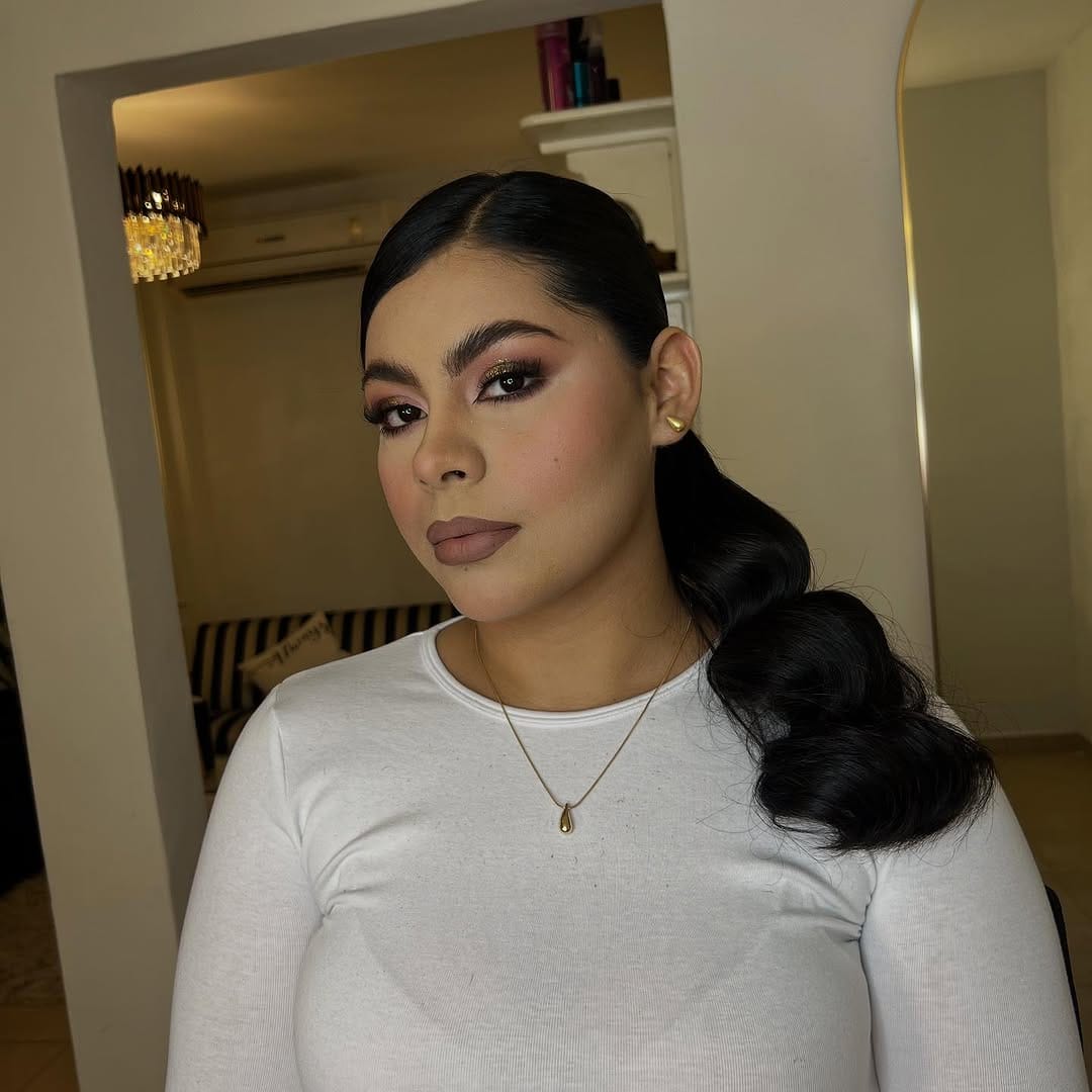 Post 8 by Mariela Quintero Make Up on Instagram (carousel)