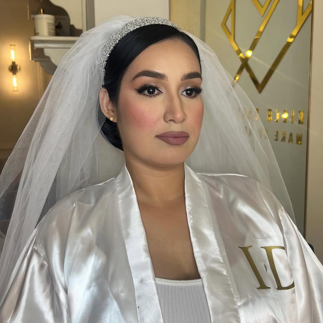 Post 2 by Mariela Quintero Make Up on Instagram (carousel)