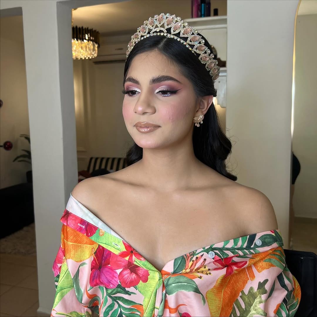 Post 7 by Mariela Quintero Make Up on Instagram (carousel)