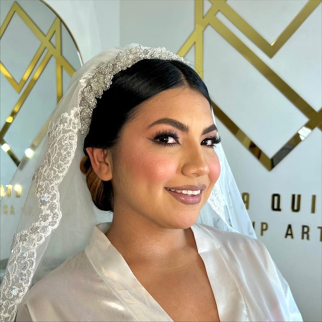 Post 5 by Mariela Quintero Make Up on Instagram (carousel)