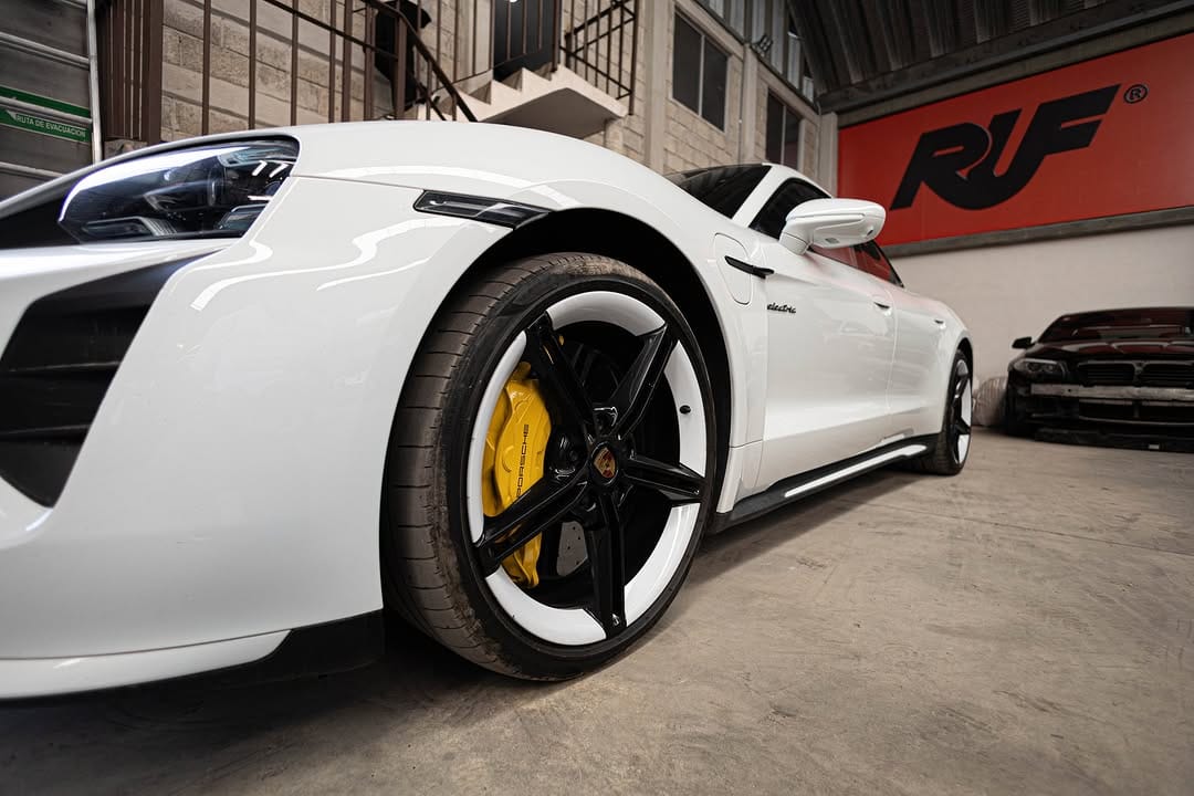 Post 3 by EUROPEAN CARS QRO ☎️4428314611 on Instagram (carousel)
