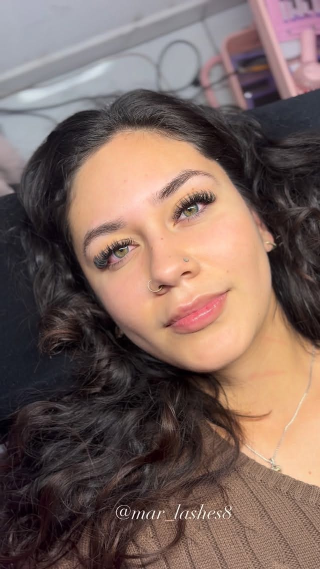 Post 4 by Mar Lashes🌊 on Instagram (video)