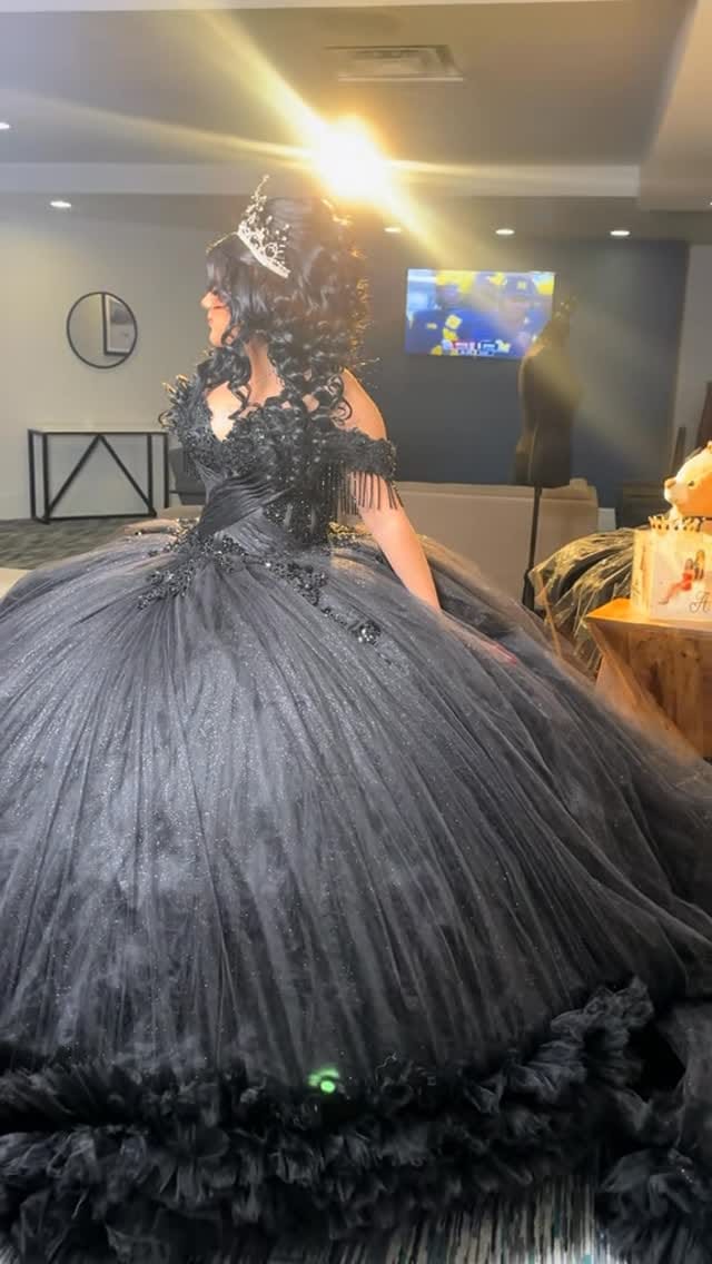Post 7 by Yoselin -Denver Makeup Artist on Instagram (video)