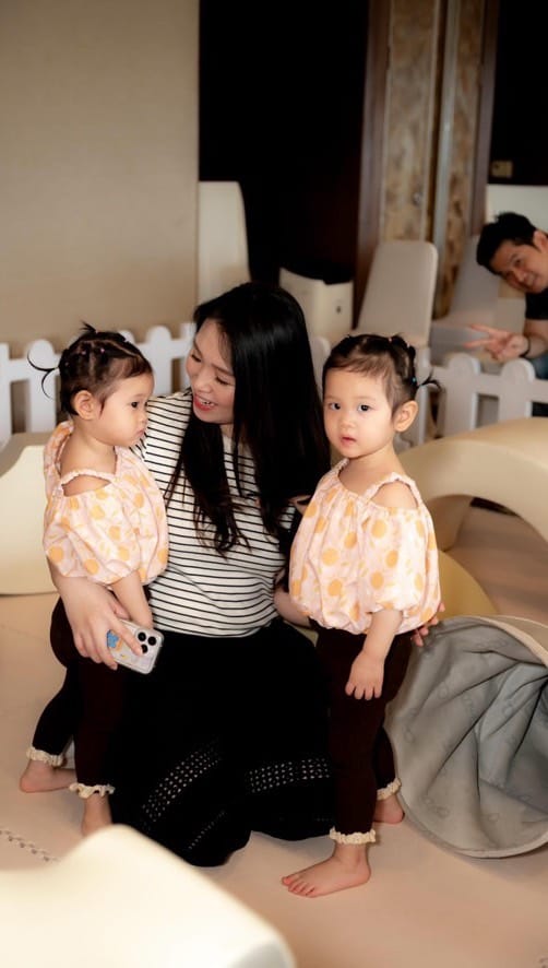 Post 9 by Leona Amalia on Instagram (video)