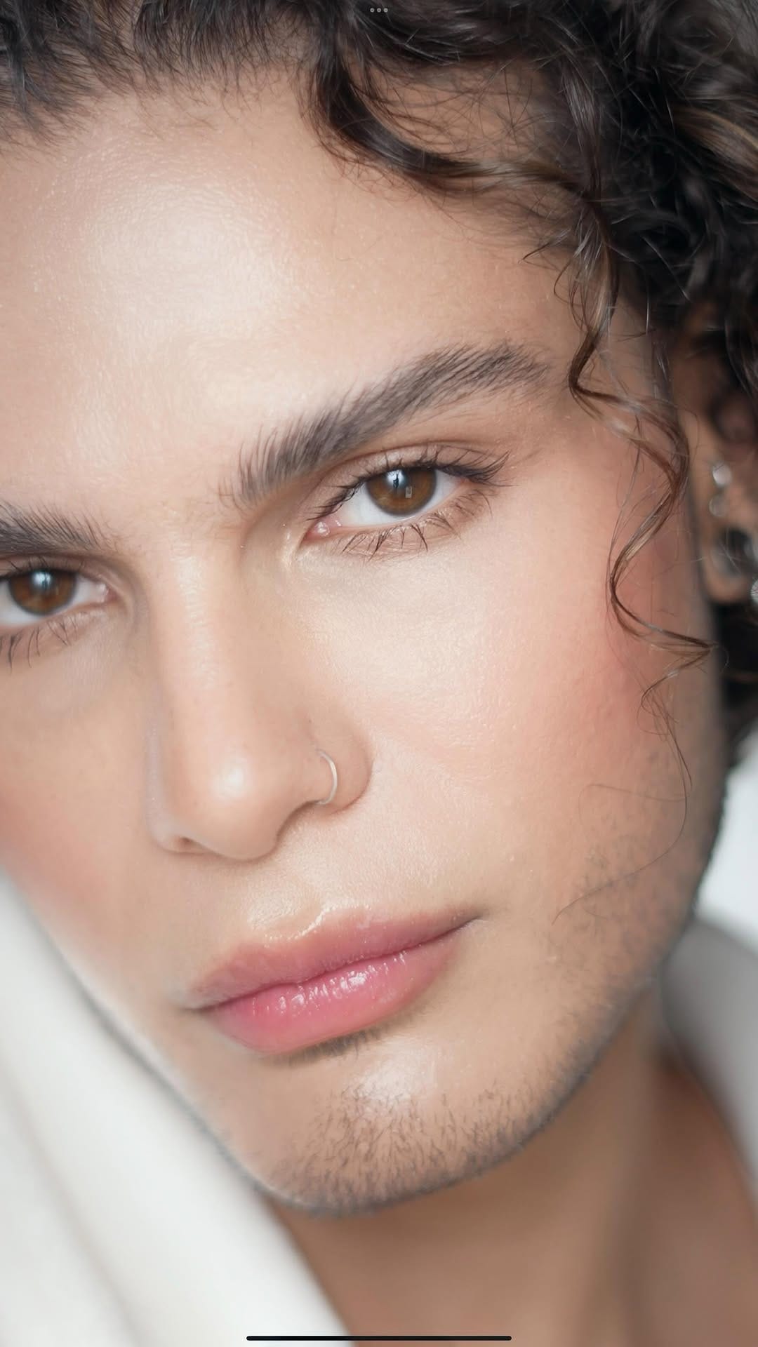 Post 5 by JESUS PALENCIA BEAUTY MAKER on Instagram (video)