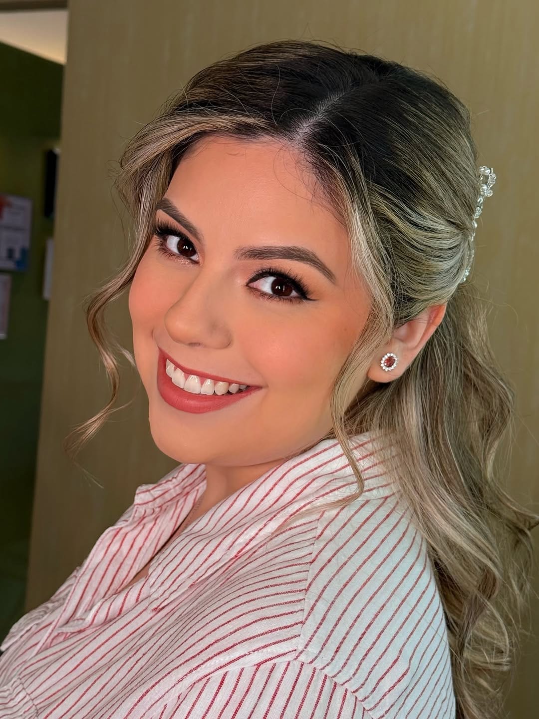 Post 4 by Melissa HP / maquilladora profesional on Instagram (carousel)